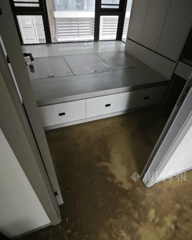 崩溃：全屋都是无法接受婚房被粪水浸泡！业主(图3)